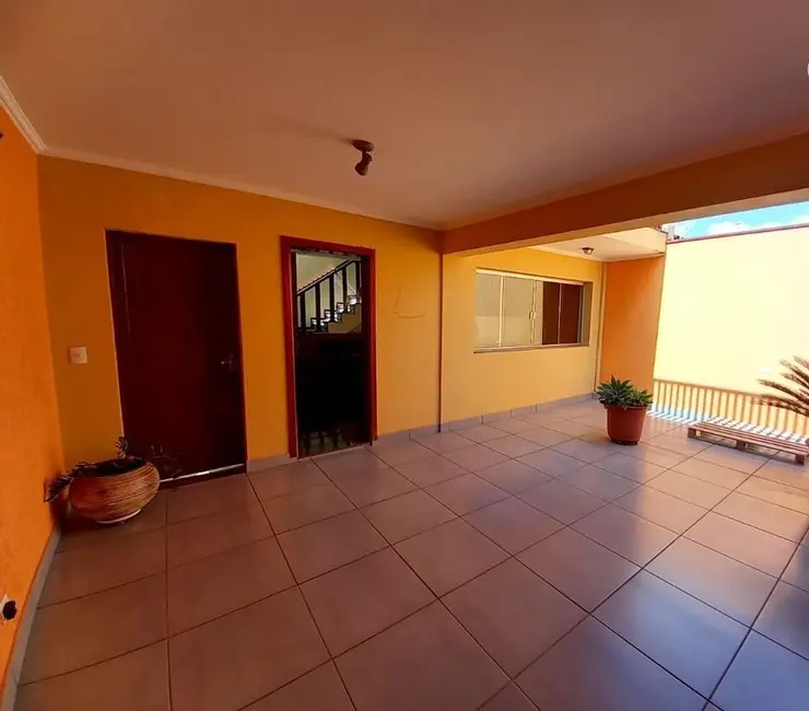 Casa com 3 quartos à venda, 179m2 em Piracicaba - SP - imagem 3 Foto 3 de Casa com 3 quartos à venda, 179m2 em Piracicaba - SP