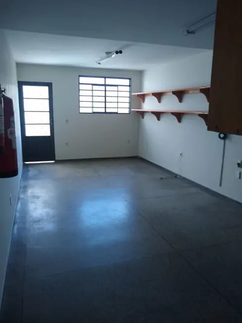 Foto 2 de Loja com 3 quartos para alugar, 150m2 em Piracicaba - SP