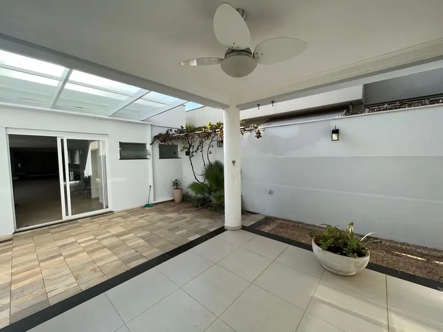 Casa de Condomínio com 3 quartos para alugar, 290m2 em Piracicaba - SP - imagem 4 Foto 4 de Casa de Condomínio com 3 quartos para alugar, 290m2 em Piracicaba - SP