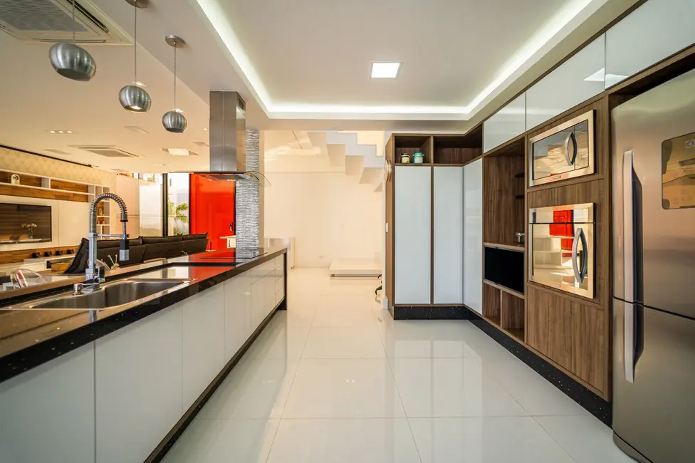 Foto 9 de Casa de Condomínio com 3 quartos à venda e para alugar, 387m2 em Sao Pedro - SP