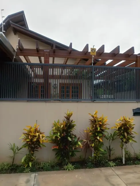 Foto 4 de Casa com 3 quartos à venda, 200m2 em Aguas De Sao Pedro - SP