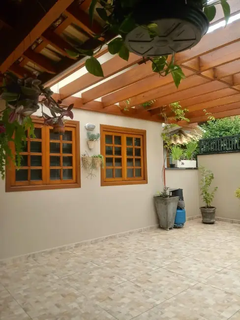 Foto 2 de Casa com 3 quartos à venda, 200m2 em Aguas De Sao Pedro - SP