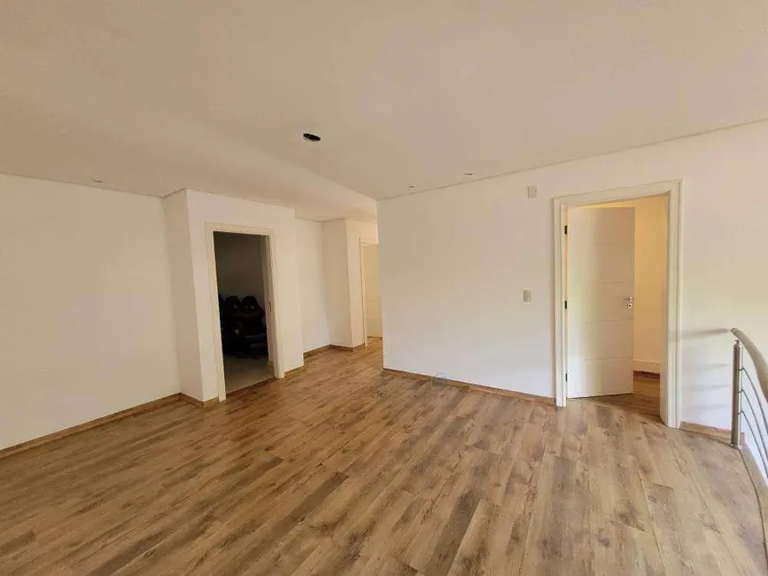 Chácara com 9 quartos à venda e para alugar, 1670m2 em Piracicaba - SP - imagem 6 Foto 6 de Chácara com 9 quartos à venda e para alugar, 1670m2 em Piracicaba - SP