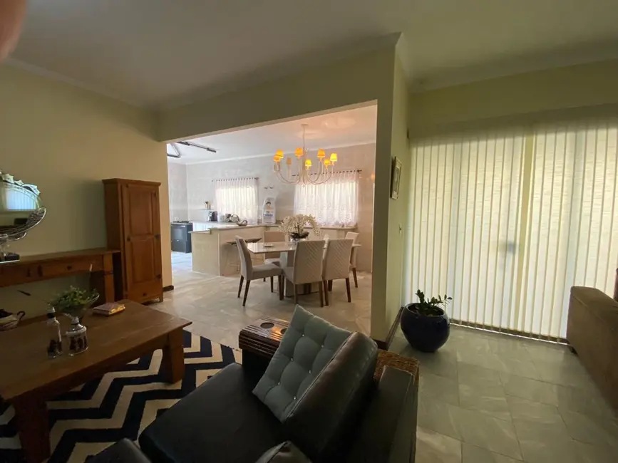 Foto 2 de Casa com 3 quartos à venda, 275m2 em Aguas De Sao Pedro - SP
