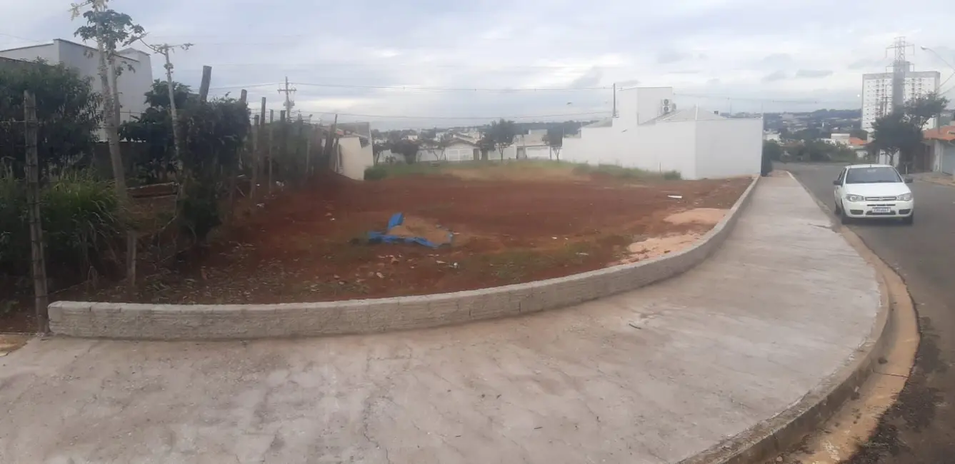 Foto 2 de Terreno / Lote à venda, 328m2 em Piracicaba - SP