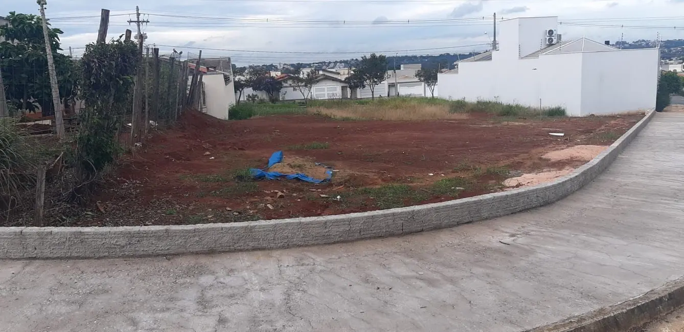 Foto 1 de Terreno / Lote à venda, 328m2 em Piracicaba - SP