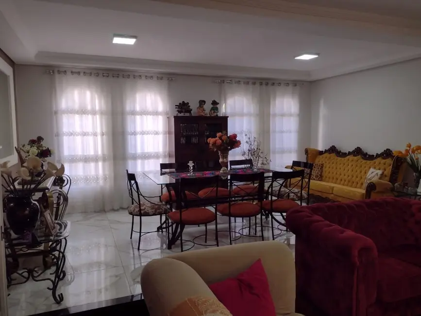 Casa com 3 quartos à venda, 233m2 em Piracicaba - SP - imagem 4 Foto 4 de Casa com 3 quartos à venda, 233m2 em Piracicaba - SP