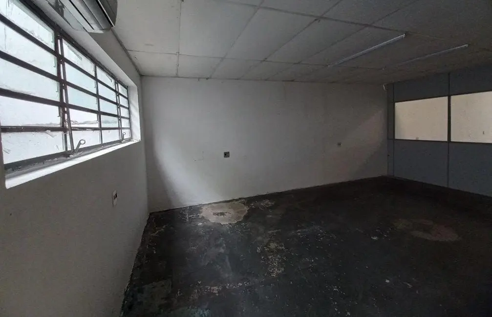 Armazém / Galpão para alugar, 220m2 em Piracicaba - SP - imagem 5 Foto 5 de Armazém / Galpão para alugar, 220m2 em Piracicaba - SP