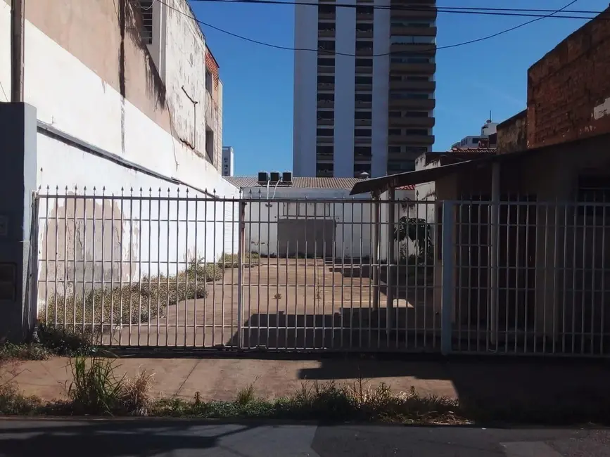 Foto 1 de Terreno / Lote à venda, 300m2 em Piracicaba - SP