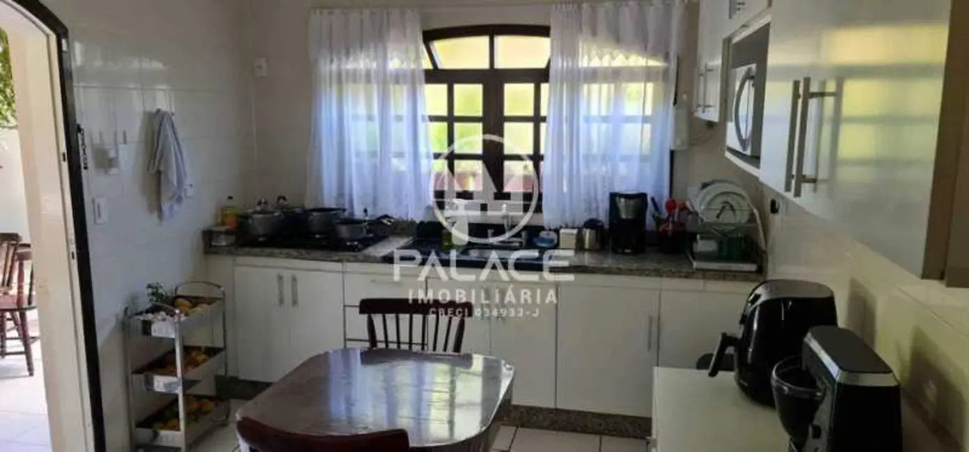 Casa com 4 quartos à venda, 360m2 em Peruibe - SP - imagem 4 Foto 4 de Casa com 4 quartos à venda, 360m2 em Peruibe - SP