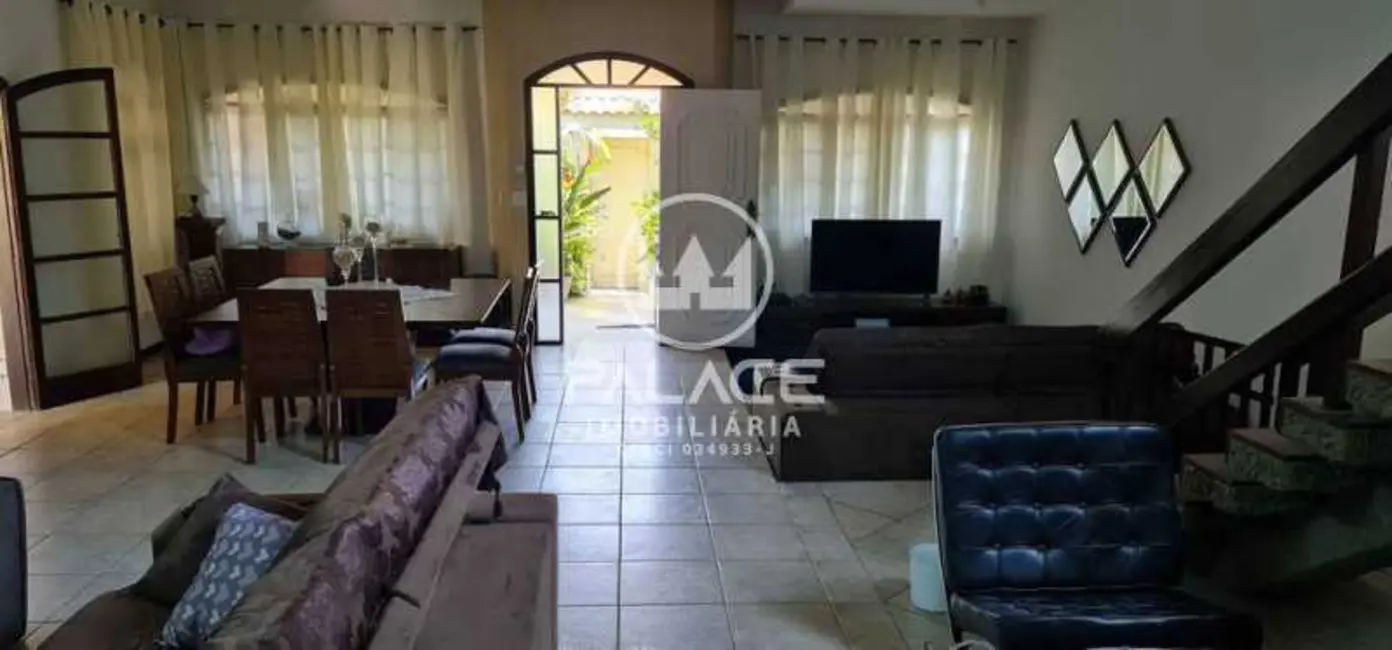 Casa com 4 quartos à venda, 360m2 em Peruibe - SP - imagem 5 Foto 5 de Casa com 4 quartos à venda, 360m2 em Peruibe - SP