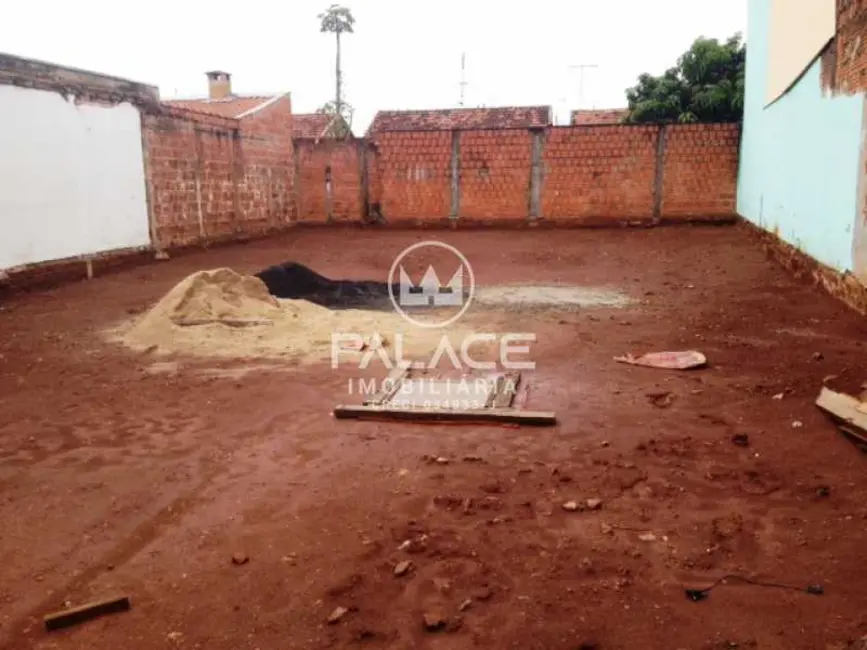 Foto 1 de Terreno / Lote à venda, 246m2 em Piracicaba - SP