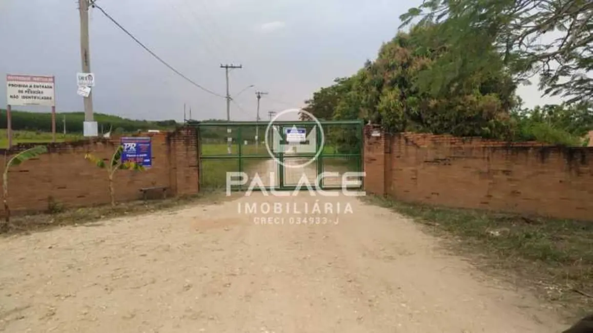 Foto 1 de Terreno / Lote à venda, 1000m2 em Conchas - SP