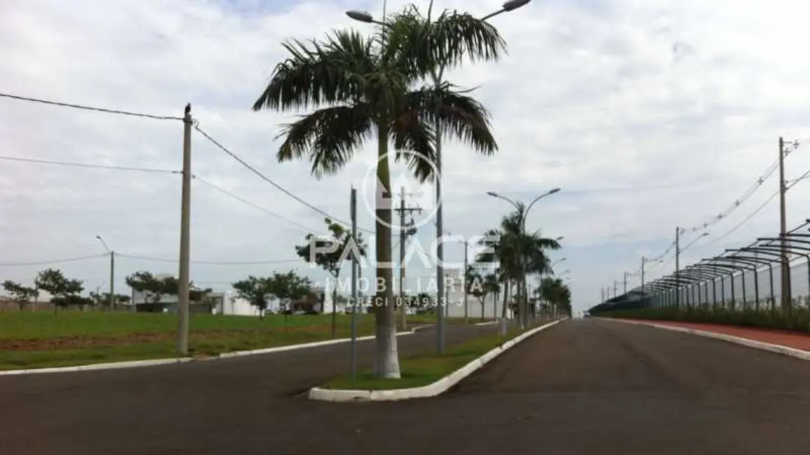 Foto 2 de Terreno / Lote à venda, 245m2 em Piracicaba - SP
