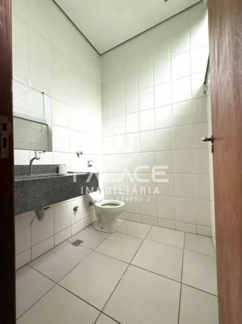 Loja à venda e para alugar, 1215m2 em Piracicaba - SP - imagem 7 Foto 7 de Loja à venda e para alugar, 1215m2 em Piracicaba - SP