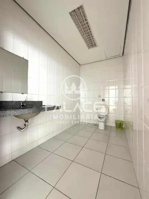 Loja à venda e para alugar, 1215m2 em Piracicaba - SP - imagem 8 Foto 8 de Loja à venda e para alugar, 1215m2 em Piracicaba - SP