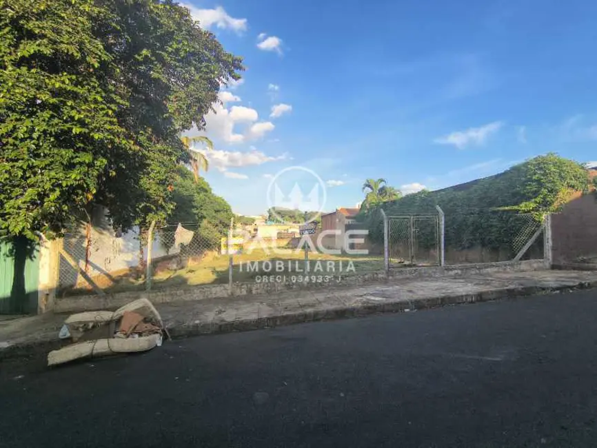Foto 2 de Terreno / Lote à venda, 1046m2 em Piracicaba - SP
