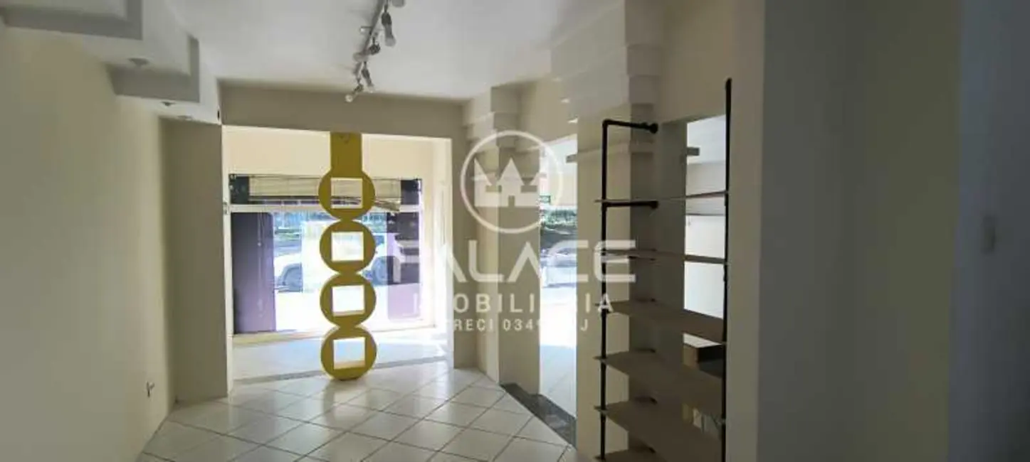 Casa Comercial à venda, 135m2 em Piracicaba - SP - imagem 9 Foto 9 de Casa Comercial à venda, 135m2 em Piracicaba - SP