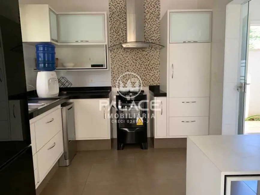 Casa de Condomínio com 3 quartos para alugar, 350m2 em Piracicaba - SP - imagem 5 Foto 5 de Casa de Condomínio com 3 quartos para alugar, 350m2 em Piracicaba - SP