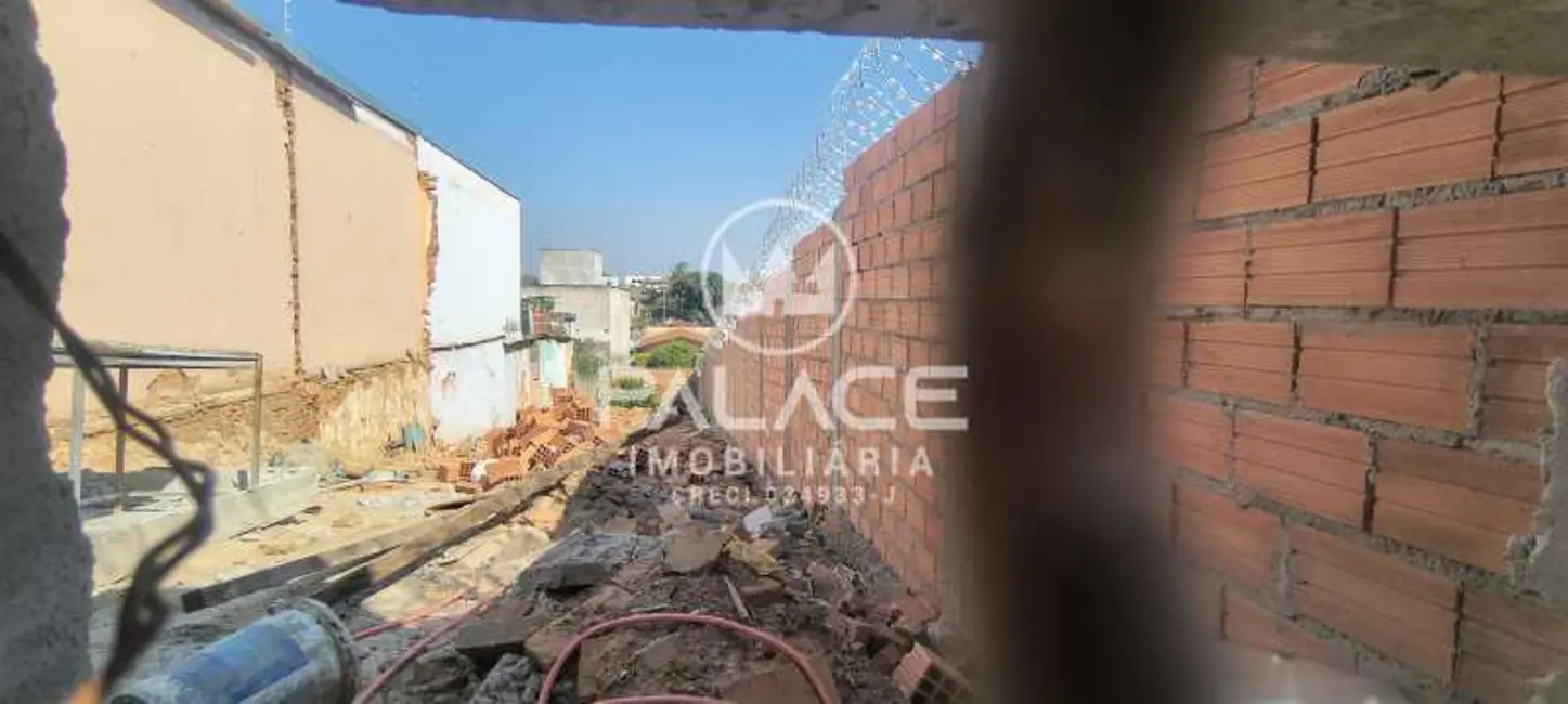 Foto 1 de Terreno / Lote à venda, 218m2 em Piracicaba - SP