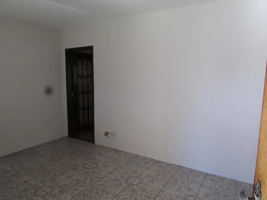 Casa com 2 quartos para alugar, 83m2 em Piracicaba - SP - imagem 3 Foto 3 de Casa com 2 quartos para alugar, 83m2 em Piracicaba - SP