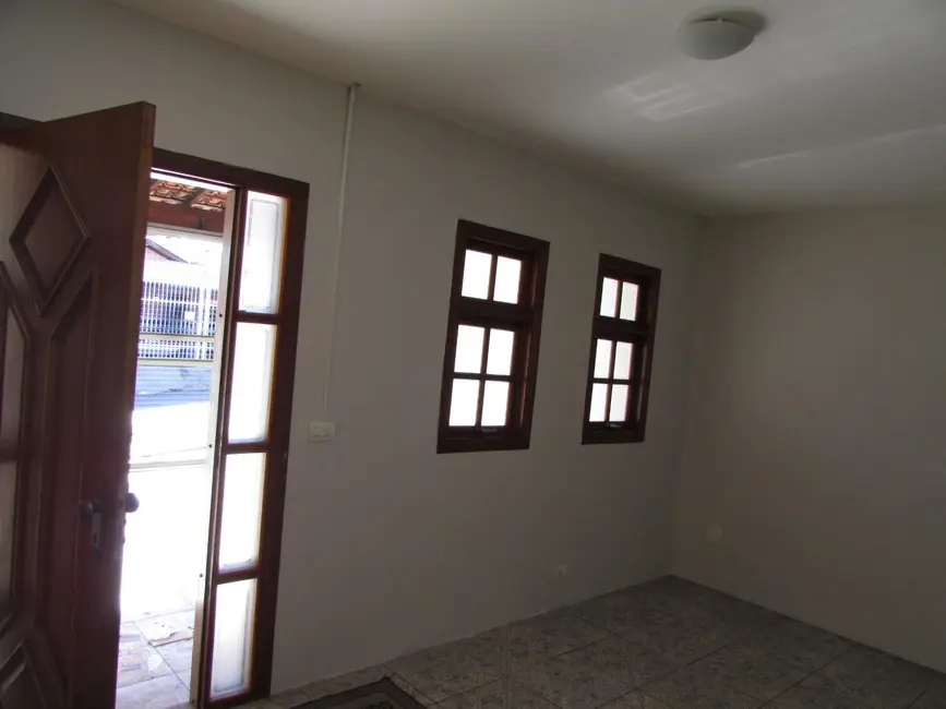 Casa com 2 quartos para alugar, 83m2 em Piracicaba - SP - imagem 4 Foto 4 de Casa com 2 quartos para alugar, 83m2 em Piracicaba - SP