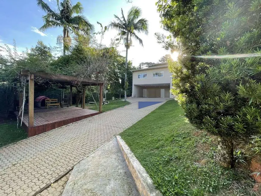Casa com 5 quartos à venda, 1943m2 em Vila Santo Antônio, Cotia - SP - imagem 3 Foto 3 de Casa com 5 quartos à venda, 1943m2 em Vila Santo Antônio, Cotia - SP
