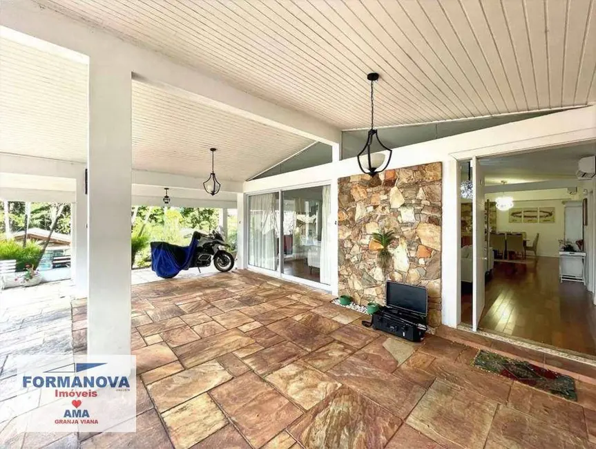 Casa com 4 quartos à venda, 2194m2 em Vila Santo Antônio, Cotia - SP - imagem 5 Foto 5 de Casa com 4 quartos à venda, 2194m2 em Vila Santo Antônio, Cotia - SP