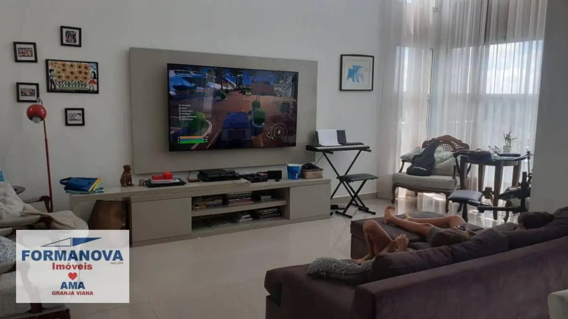 Foto 3 de Casa de Condomínio com 3 quartos à venda, 360m2 em Jardim Caiapiá, Cotia - SP