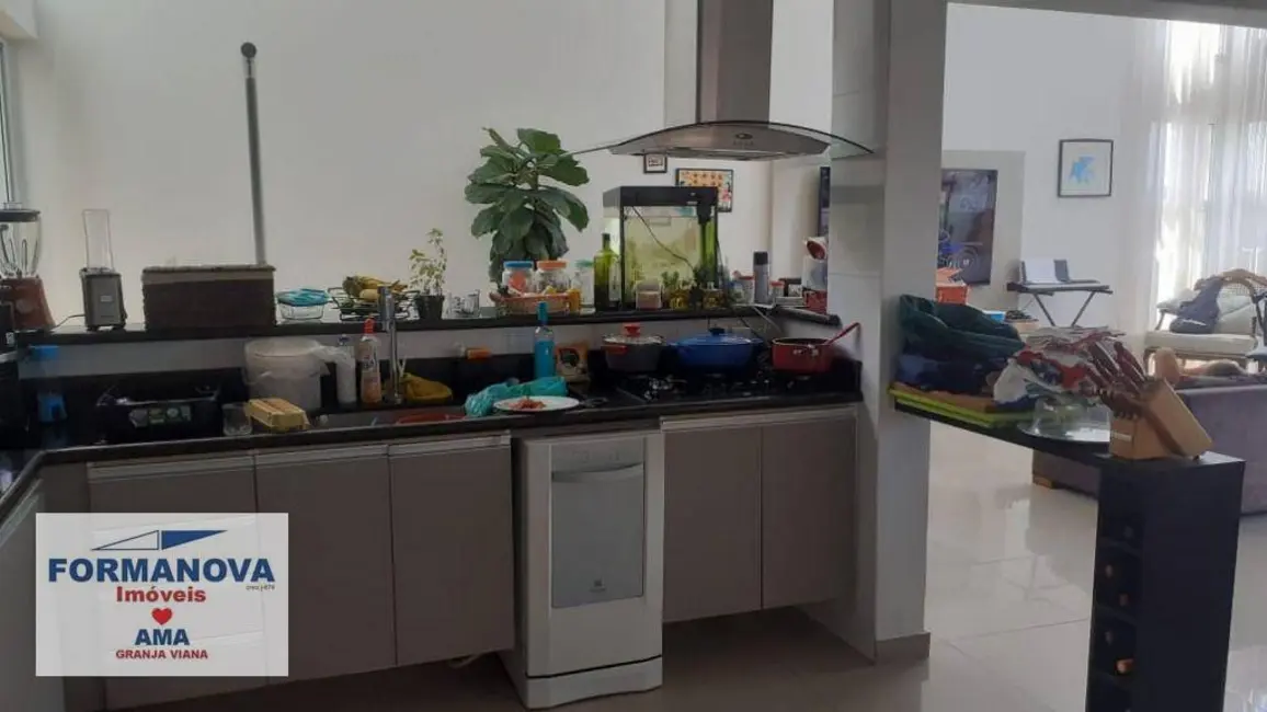 Foto 8 de Casa de Condomínio com 3 quartos à venda, 360m2 em Jardim Caiapiá, Cotia - SP