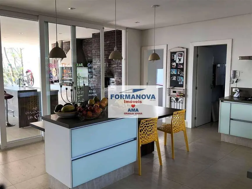 Foto 2 de Casa de Condomínio com 4 quartos para alugar, 1500m2 em Pousada dos Bandeirantes, Carapicuiba - SP