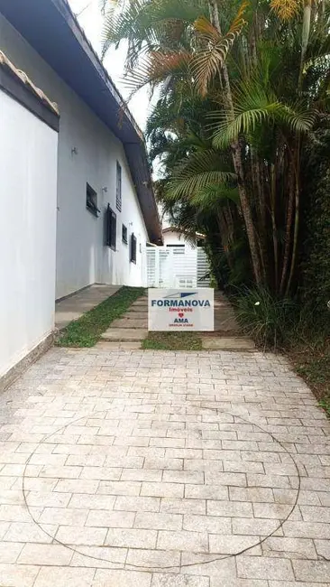 Casa com 3 quartos à venda e para alugar, 800m2 em Vila Santo Antônio, Cotia - SP - imagem 6 Foto 6 de Casa com 3 quartos à venda e para alugar, 800m2 em Vila Santo Antônio, Cotia - SP