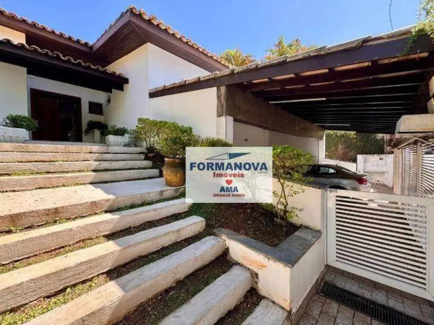 Casa com 3 quartos à venda e para alugar, 800m2 em Vila Santo Antônio, Cotia - SP - imagem 4 Foto 4 de Casa com 3 quartos à venda e para alugar, 800m2 em Vila Santo Antônio, Cotia - SP