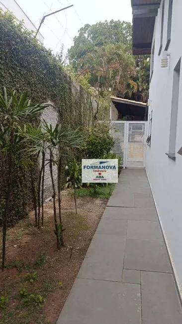 Casa com 3 quartos à venda e para alugar, 800m2 em Vila Santo Antônio, Cotia - SP - imagem 7 Foto 7 de Casa com 3 quartos à venda e para alugar, 800m2 em Vila Santo Antônio, Cotia - SP