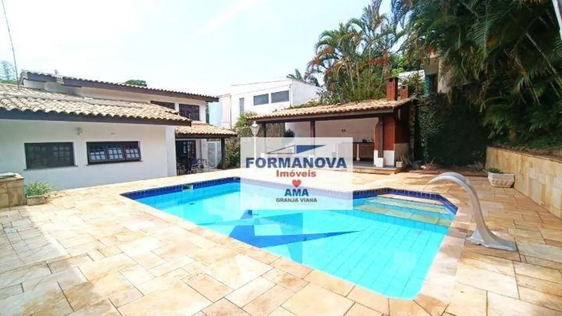Casa com 3 quartos à venda e para alugar, 800m2 em Vila Santo Antônio, Cotia - SP - imagem 9 Foto 9 de Casa com 3 quartos à venda e para alugar, 800m2 em Vila Santo Antônio, Cotia - SP