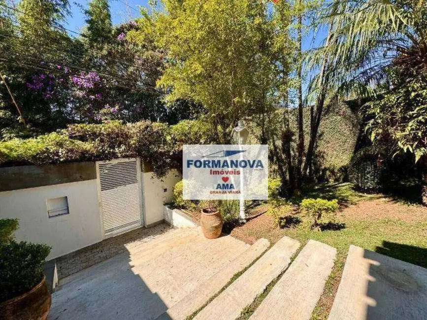 Casa com 3 quartos à venda e para alugar, 800m2 em Vila Santo Antônio, Cotia - SP - imagem 5 Foto 5 de Casa com 3 quartos à venda e para alugar, 800m2 em Vila Santo Antônio, Cotia - SP