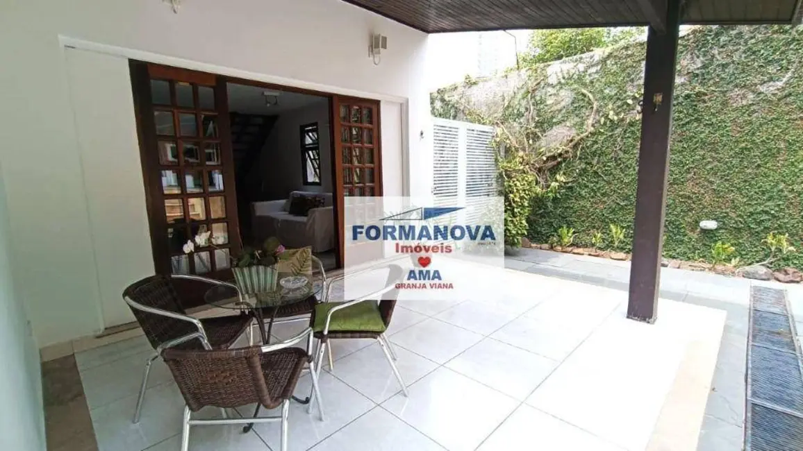 Casa com 3 quartos à venda e para alugar, 800m2 em Vila Santo Antônio, Cotia - SP - imagem 8 Foto 8 de Casa com 3 quartos à venda e para alugar, 800m2 em Vila Santo Antônio, Cotia - SP