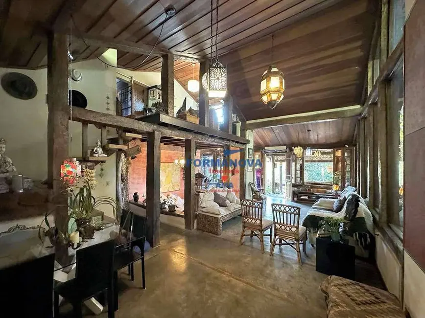 Casa com 5 quartos à venda, 1231m2 em Vila Santo Antônio, Cotia - SP - imagem 8 Foto 8 de Casa com 5 quartos à venda, 1231m2 em Vila Santo Antônio, Cotia - SP