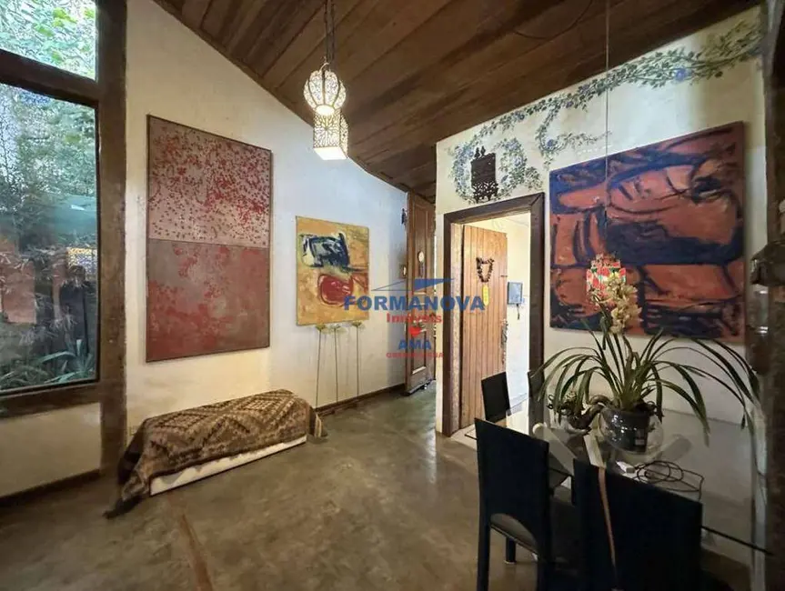 Casa com 5 quartos à venda, 1231m2 em Vila Santo Antônio, Cotia - SP - imagem 6 Foto 6 de Casa com 5 quartos à venda, 1231m2 em Vila Santo Antônio, Cotia - SP