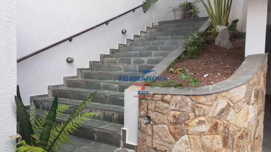 Foto 5 de Casa com 4 quartos à venda, 300m2 em Jardim Semiramis, Cotia - SP