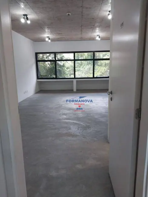 Sala Comercial para alugar, 40m2 em Bosque do Vianna, Cotia - SP - imagem 2 Foto 2 de Sala Comercial para alugar, 40m2 em Bosque do Vianna, Cotia - SP