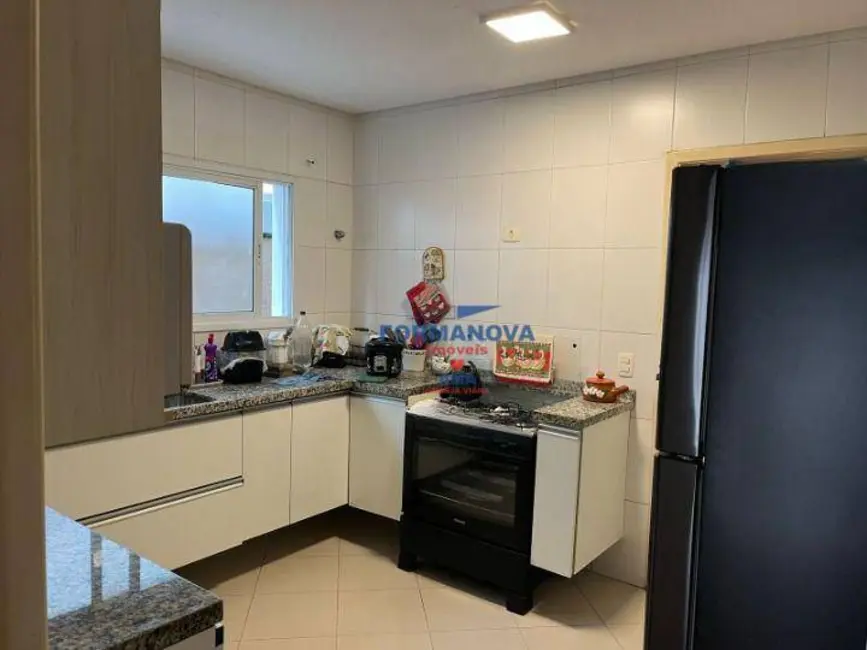 Casa de Condomínio com 4 quartos à venda, 200m2 em Jardim Maria Tereza, Cotia - SP - imagem 8 Foto 8 de Casa de Condomínio com 4 quartos à venda, 200m2 em Jardim Maria Tereza, Cotia - SP