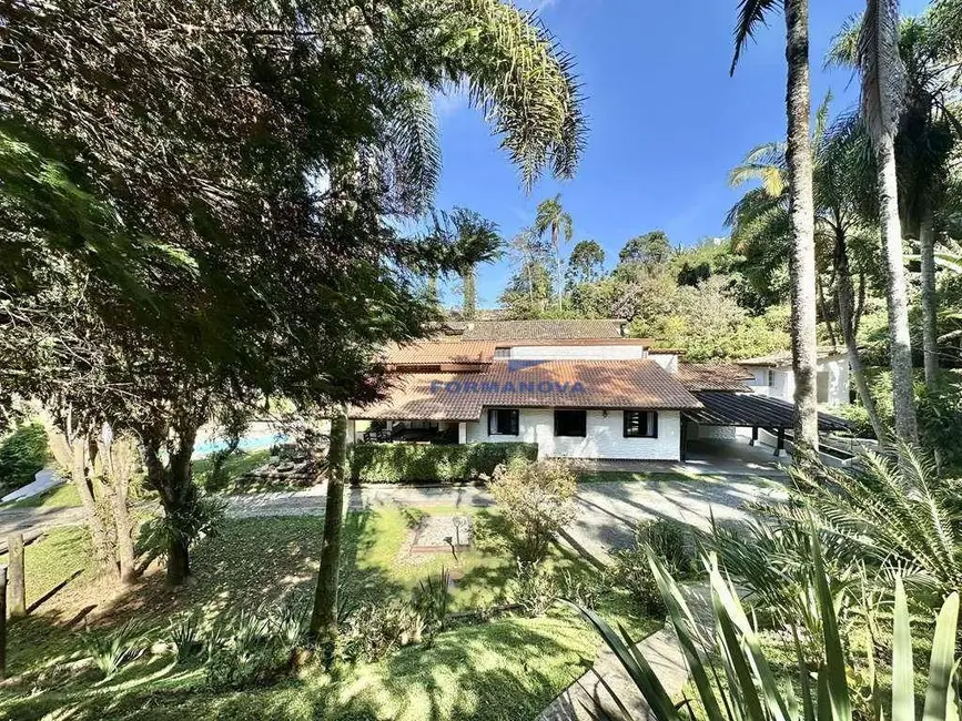 Foto 1 de Casa de Condomínio com 3 quartos à venda e para alugar, 2000m2 em Algarve, Cotia - SP