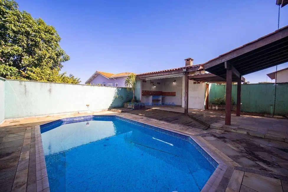 Casa de Condomínio com 3 quartos à venda, 360m2 em São Paulo II, Cotia - SP - imagem 2 Foto 2 de Casa de Condomínio com 3 quartos à venda, 360m2 em São Paulo II, Cotia - SP