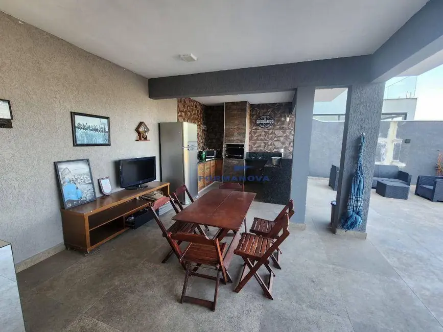 Foto 8 de Casa de Condomínio com 3 quartos à venda e para alugar, 360m2 em Jardim Caiapiá, Cotia - SP