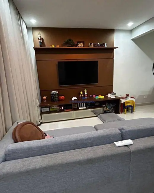 Casa de Condomínio com 3 quartos à venda, 174m2 em Cotia - SP - imagem 3 Foto 3 de Casa de Condomínio com 3 quartos à venda, 174m2 em Cotia - SP