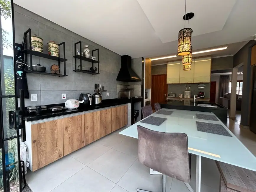 Casa de Condomínio com 3 quartos à venda e para alugar, 360m2 em Jardim Caiapiá, Cotia - SP - imagem 9 Foto 9 de Casa de Condomínio com 3 quartos à venda e para alugar, 360m2 em Jardim Caiapiá, Cotia - SP