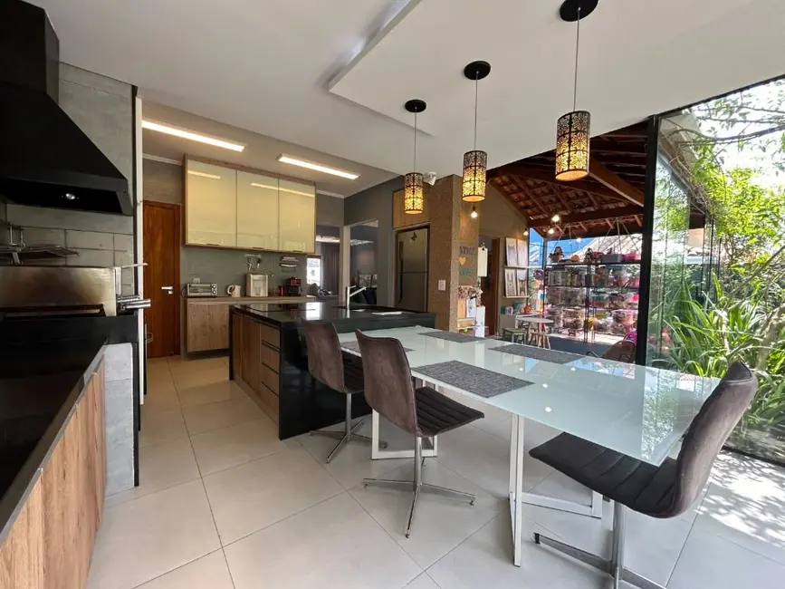 Casa de Condomínio com 3 quartos à venda e para alugar, 360m2 em Jardim Caiapiá, Cotia - SP - imagem 8 Foto 8 de Casa de Condomínio com 3 quartos à venda e para alugar, 360m2 em Jardim Caiapiá, Cotia - SP