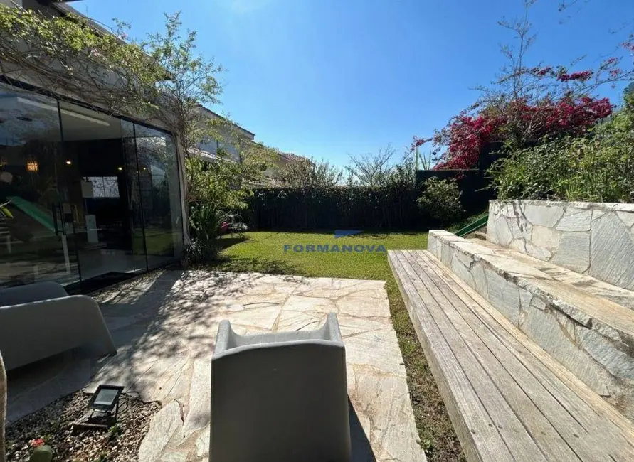 Casa de Condomínio com 3 quartos à venda e para alugar, 360m2 em Jardim Caiapiá, Cotia - SP - imagem 3 Foto 3 de Casa de Condomínio com 3 quartos à venda e para alugar, 360m2 em Jardim Caiapiá, Cotia - SP