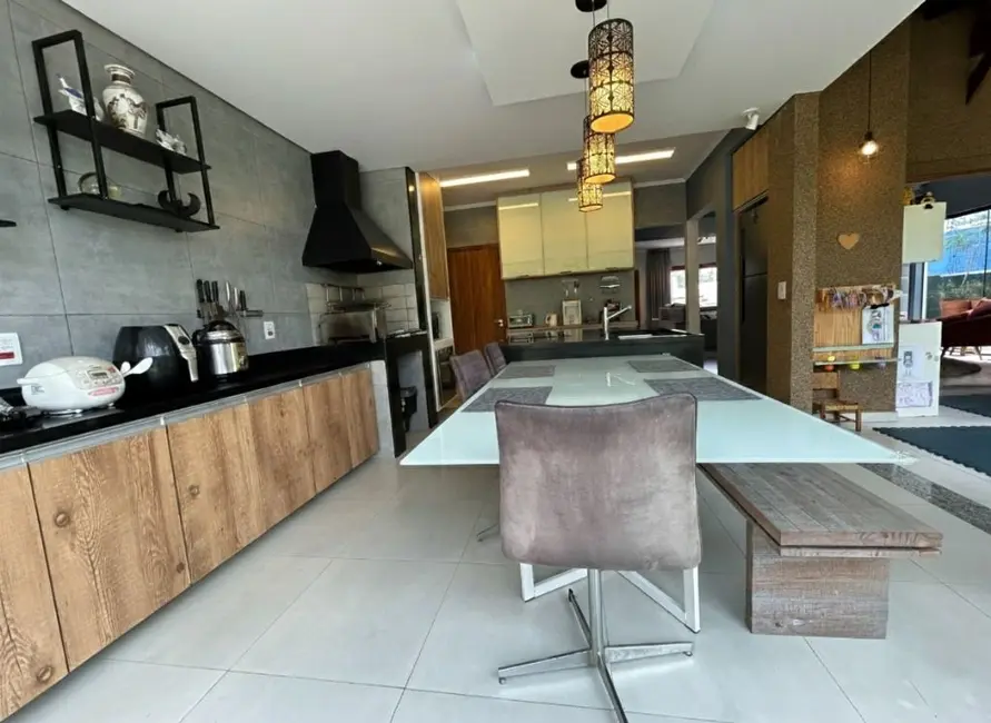 Casa de Condomínio com 3 quartos à venda e para alugar, 360m2 em Jardim Caiapiá, Cotia - SP - imagem 7 Foto 7 de Casa de Condomínio com 3 quartos à venda e para alugar, 360m2 em Jardim Caiapiá, Cotia - SP